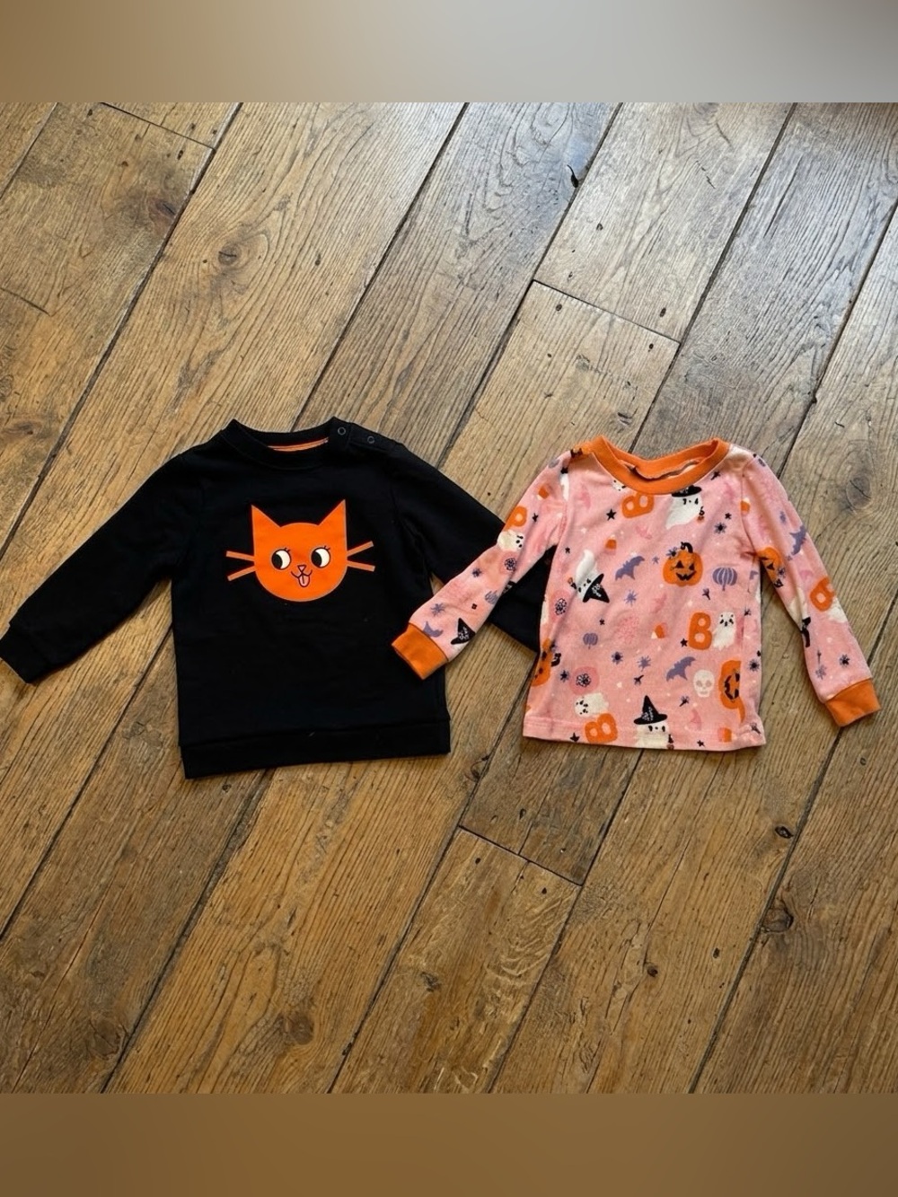 Bundle of Two Toddler Halloween Outfits/Pajamas 12-18m- Seasonal Pumpkin Fall - Picture 2 of 5